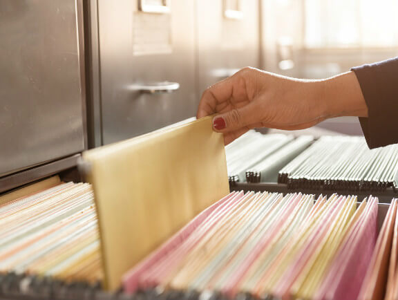 Kardex metálicos para ordenar documentos en oficina